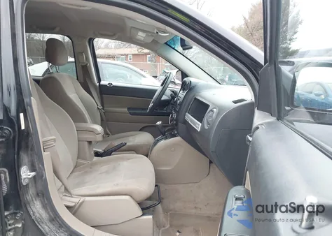 2016 Jeep Compass Sport z USA, uszkodzony, nr VIN 1C4NJCBA4GD753544